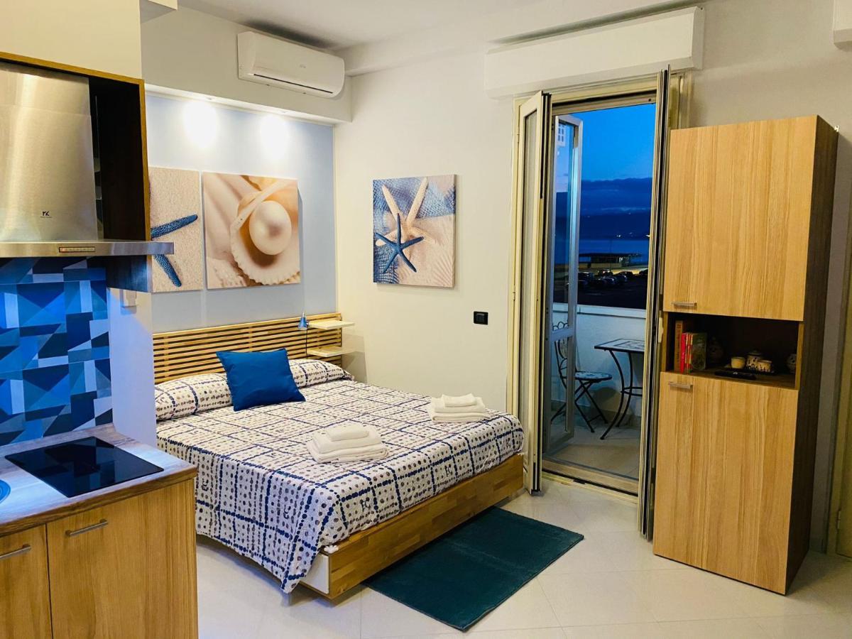 לינה וארוחת בוקר קטנזארו B E B Le Terrazze Sul Mare מראה חיצוני תמונה